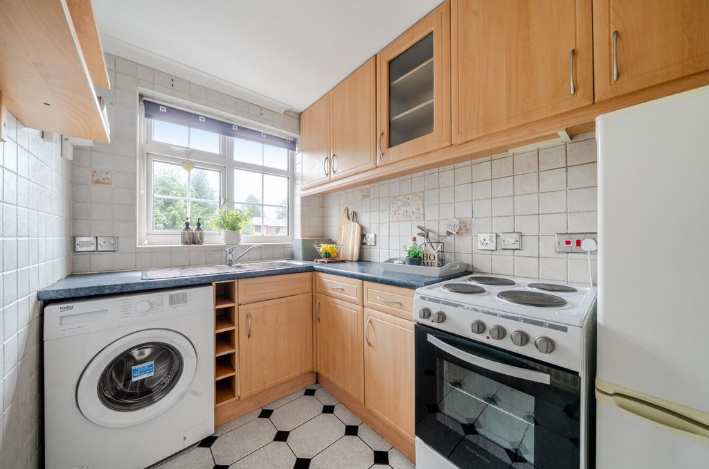 Property photo 3 of 15 1513446-2-6A9Ab96...
