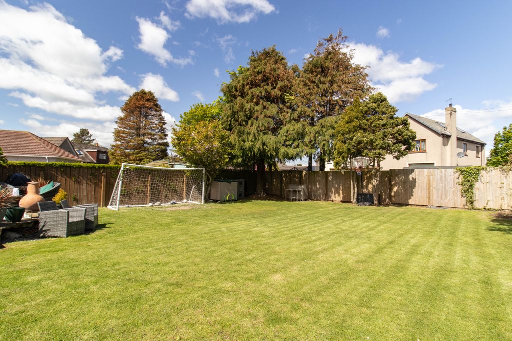 Property photo 2 of 36 Rear Garden