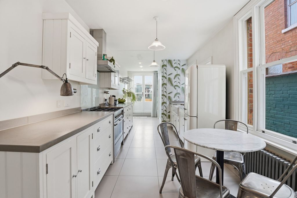 Property photo 3 of 27