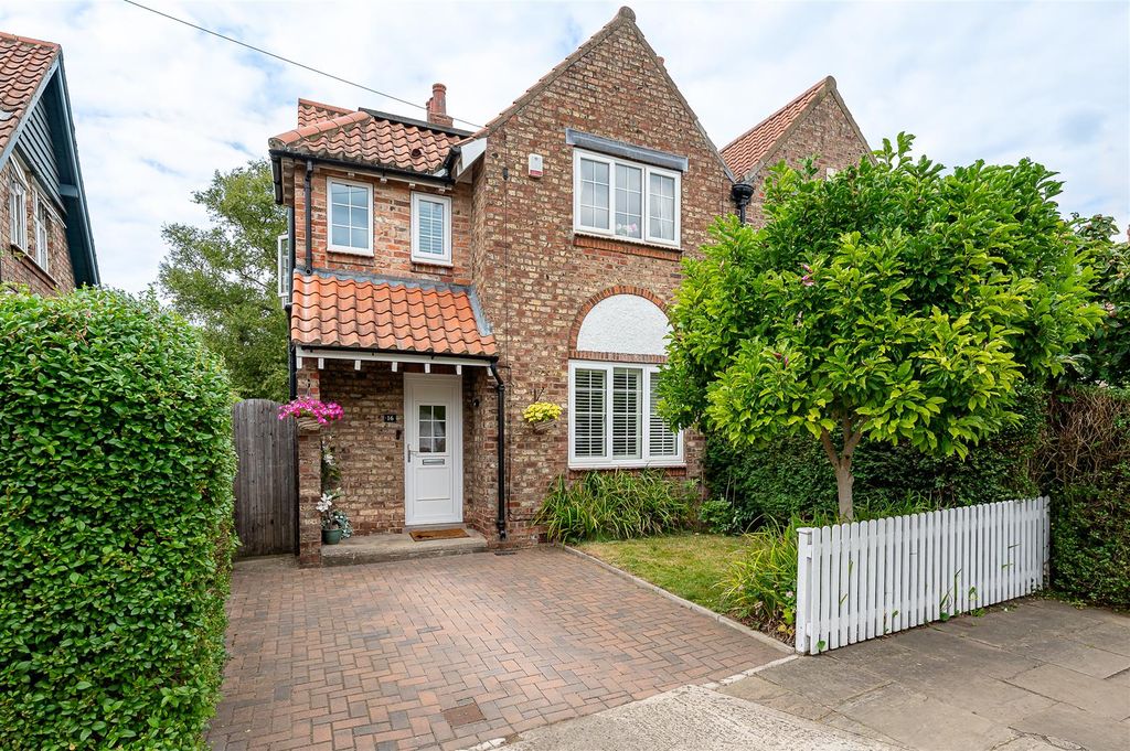 Property photo 1 of 21 External