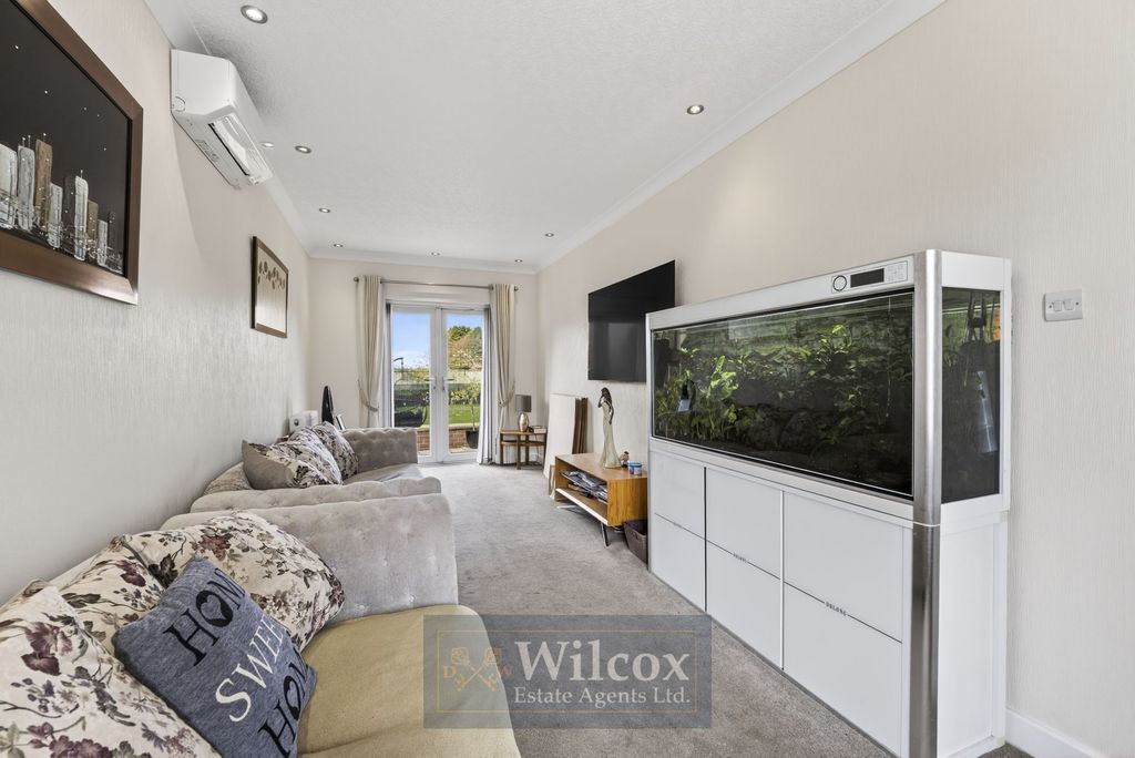 Property photo 3 of 33