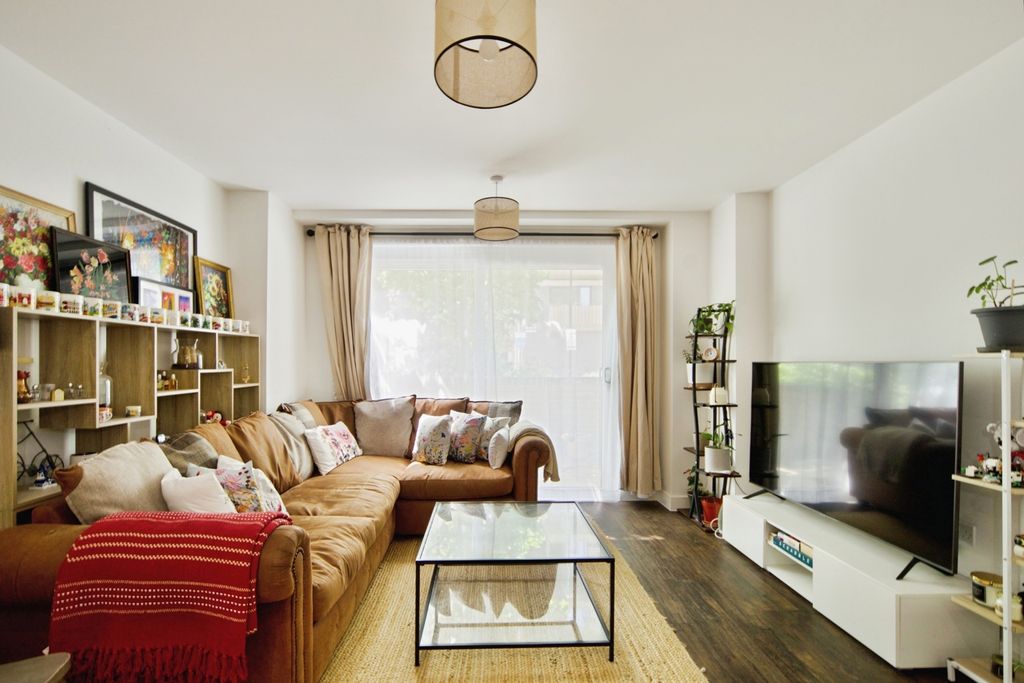 Property photo 2 of 16 Pbox-Img.Jpg