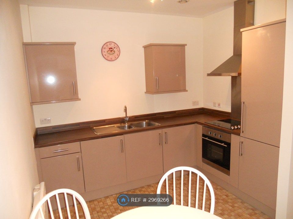 Property photo 3 of 9 Kitchen Dining