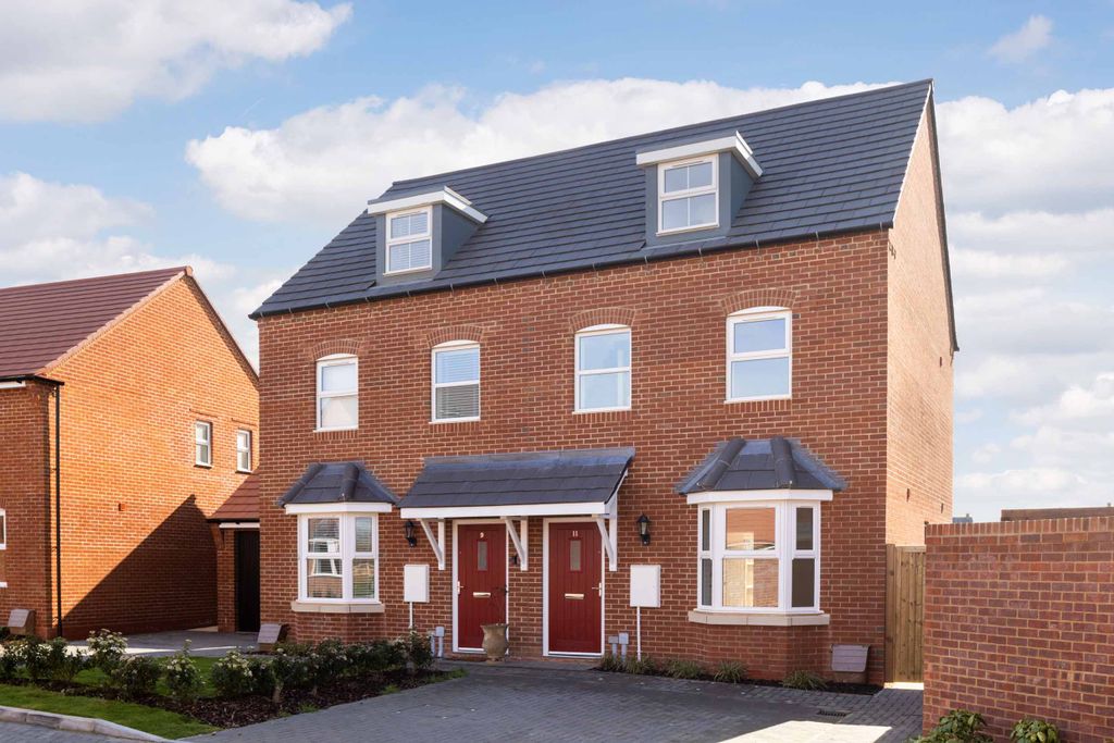 Property photo 1 of 7 Kennett Dwh Orchard Green