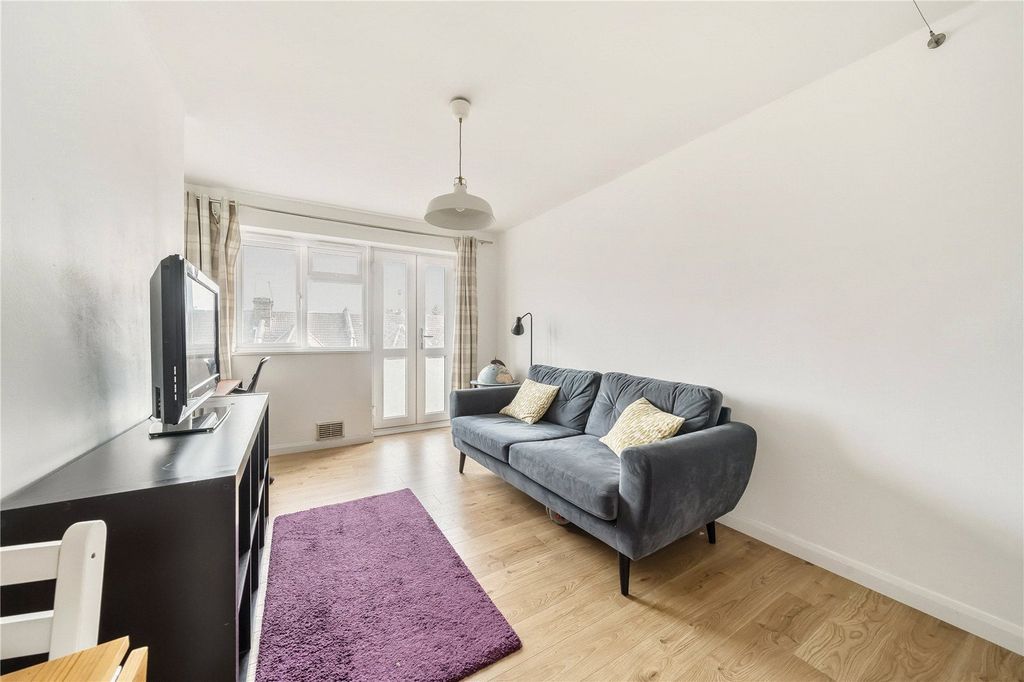 Property photo 3 of 11 Picture No. 12