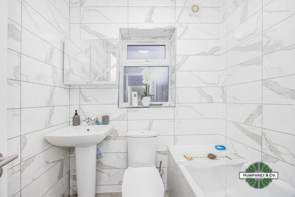 Property photo 2 of 15 18 Charles Road -004.Jpg