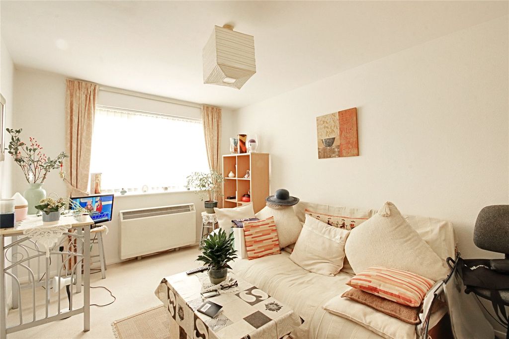 Property photo 2 of 8 Picture No. 04
