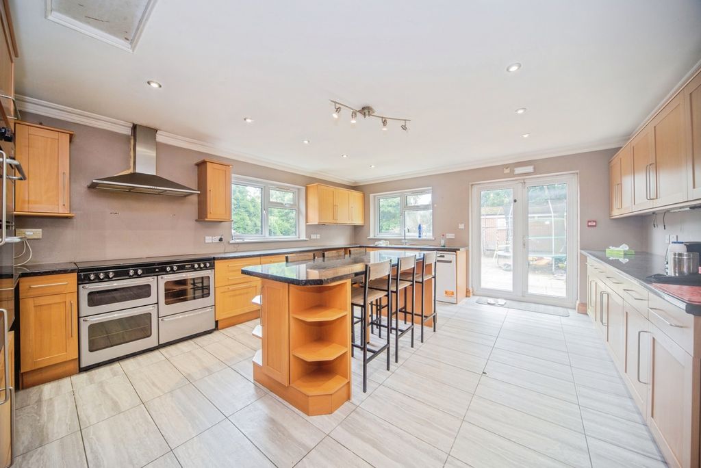 Property photo 3 of 19 Pbox-Img.Jpg