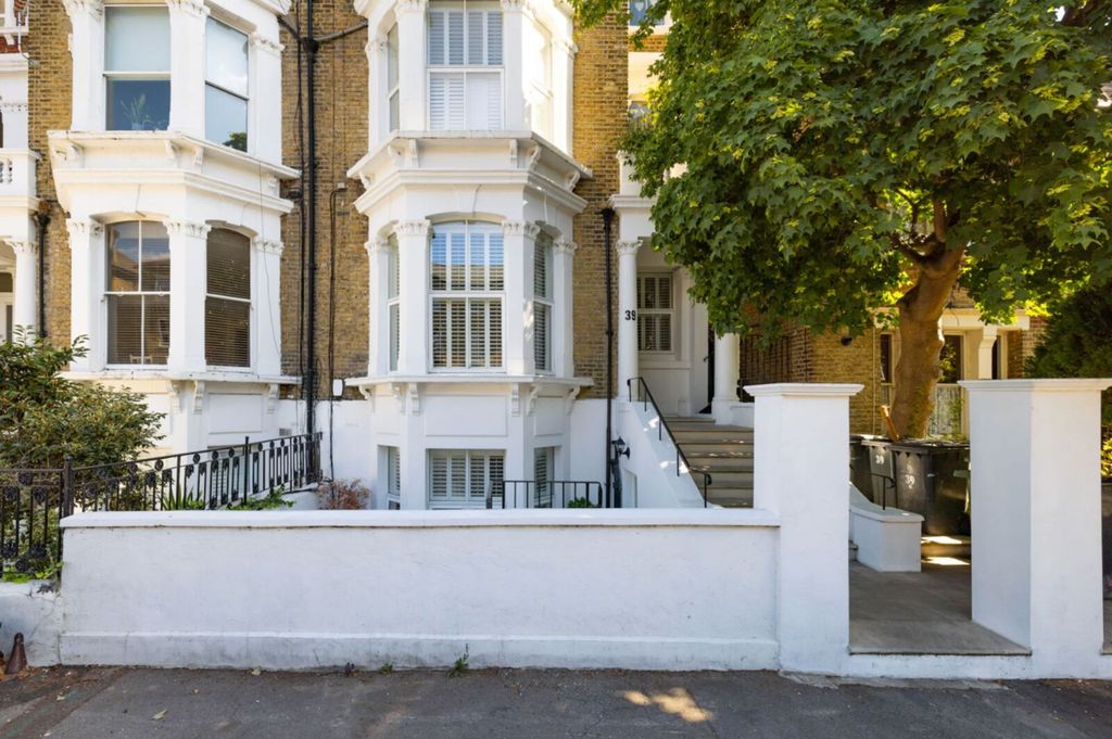 Property photo 1 of 18