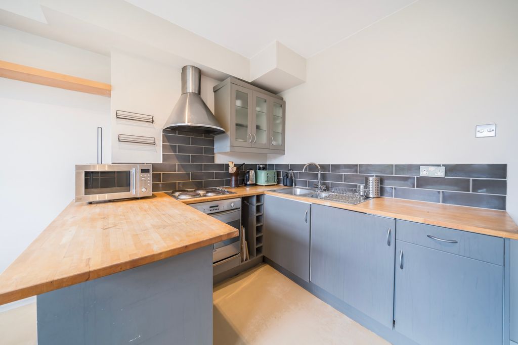 Property photo 3 of 7 Kitchen