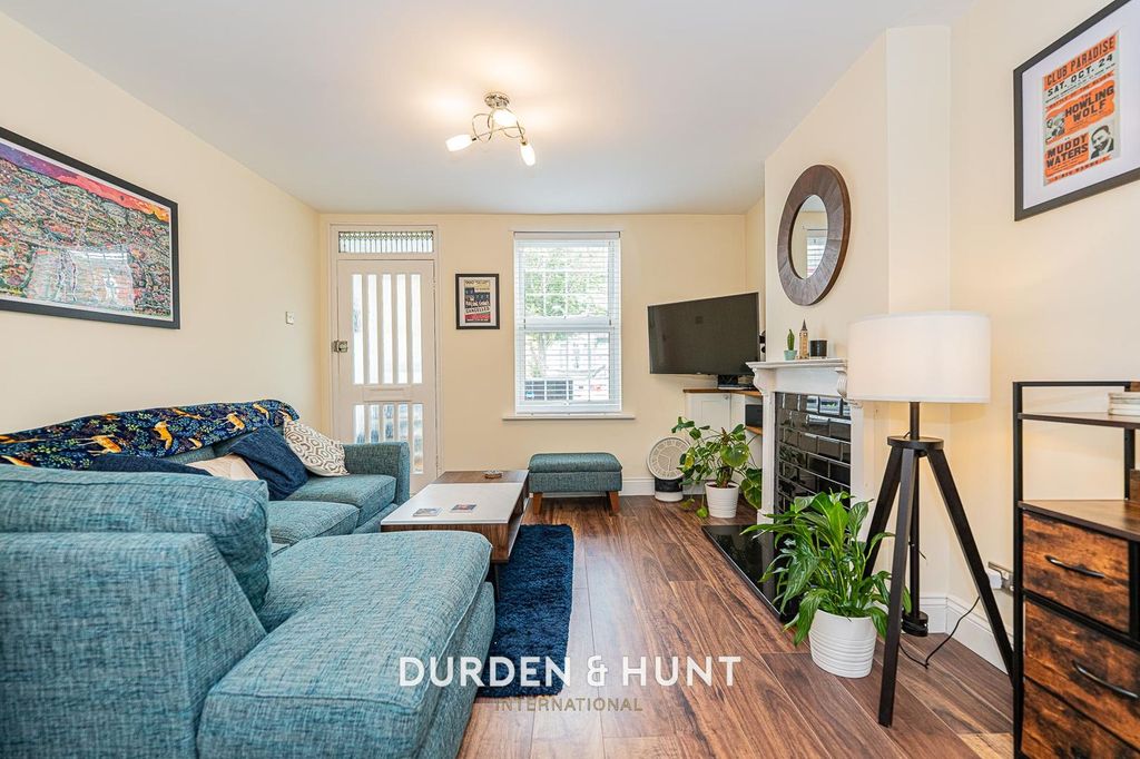 Property photo 2 of 22 Richmond-16.Jpg