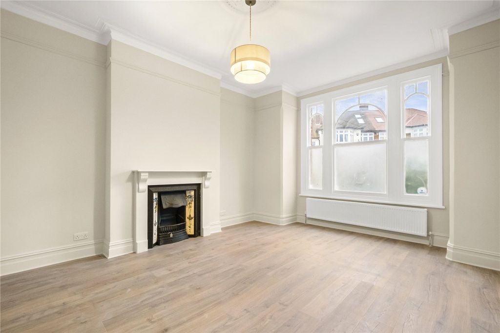 Property photo 3 of 27 Picture No. 18