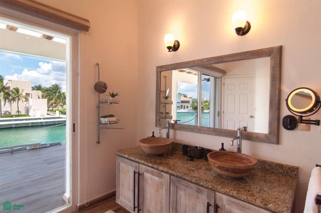 Property photo 3 of 70