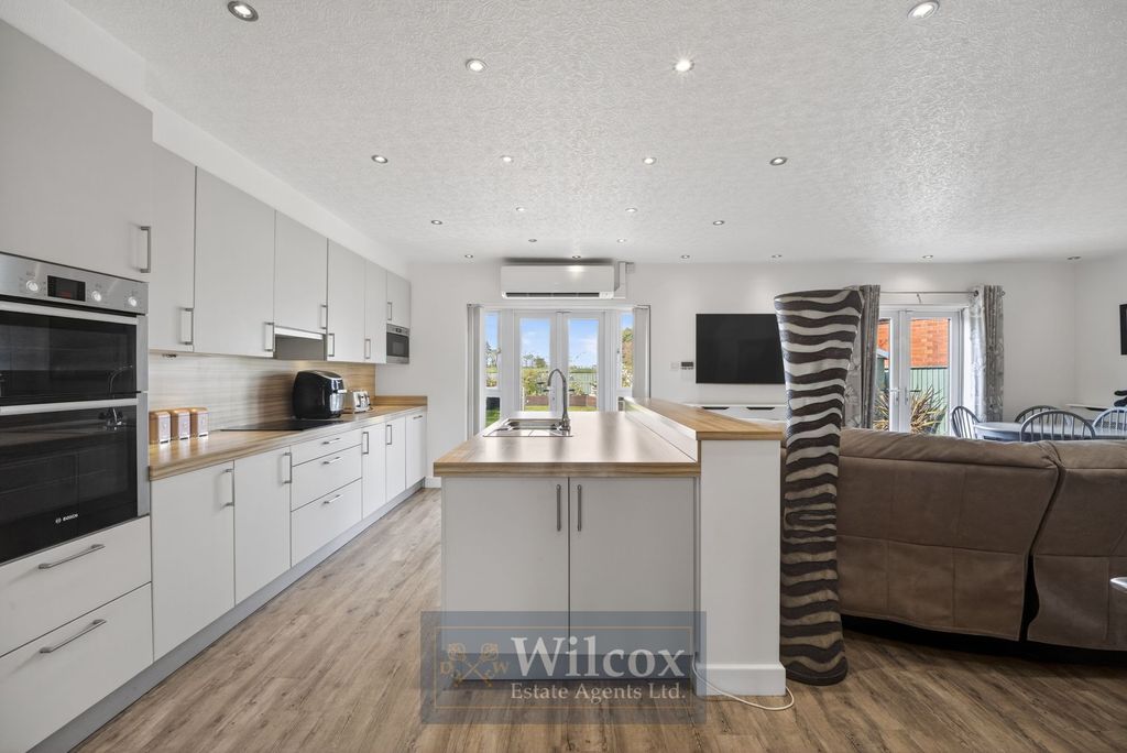 Property photo 2 of 33