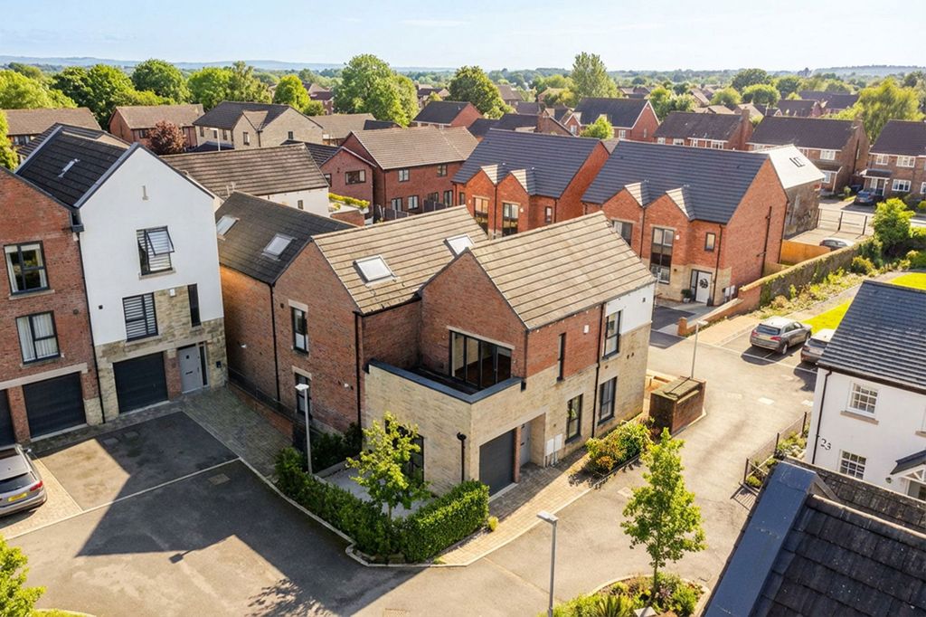 Property photo 3 of 34