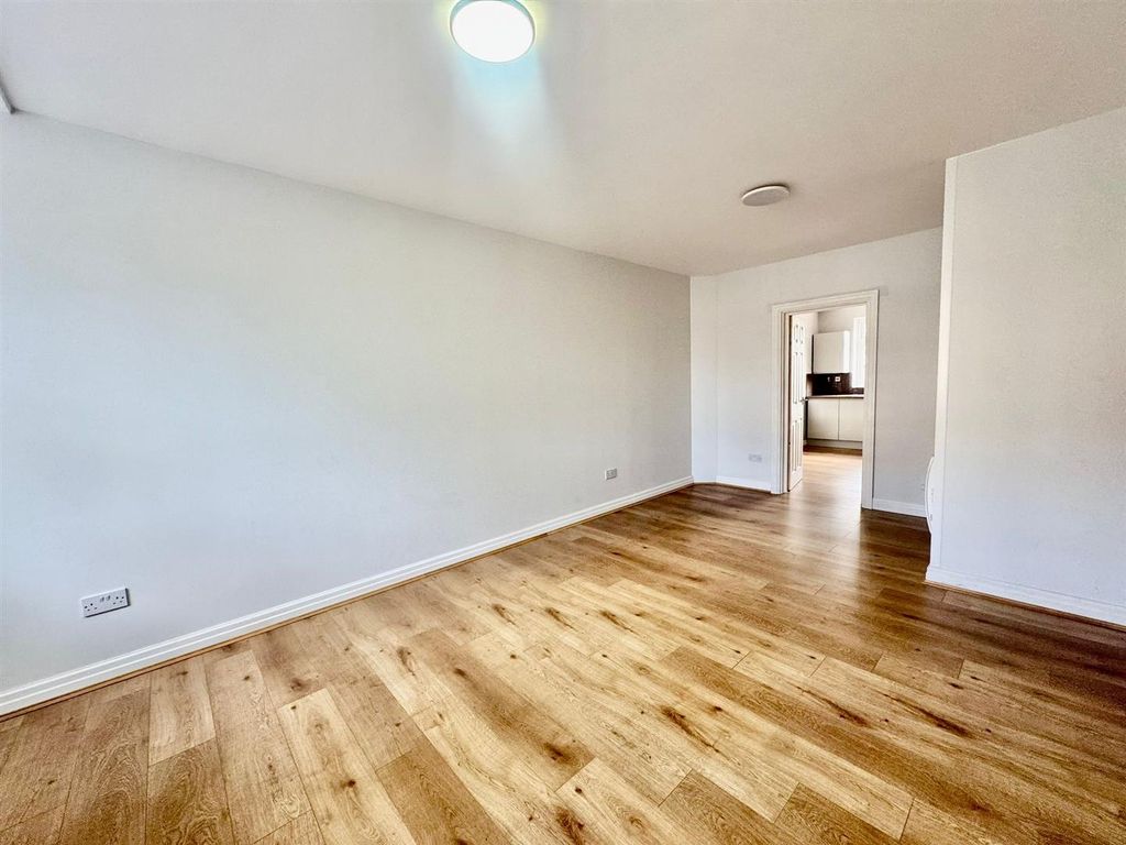 Property photo 2 of 12 Photo-2025-09-30-14-31-15 5.Jpg