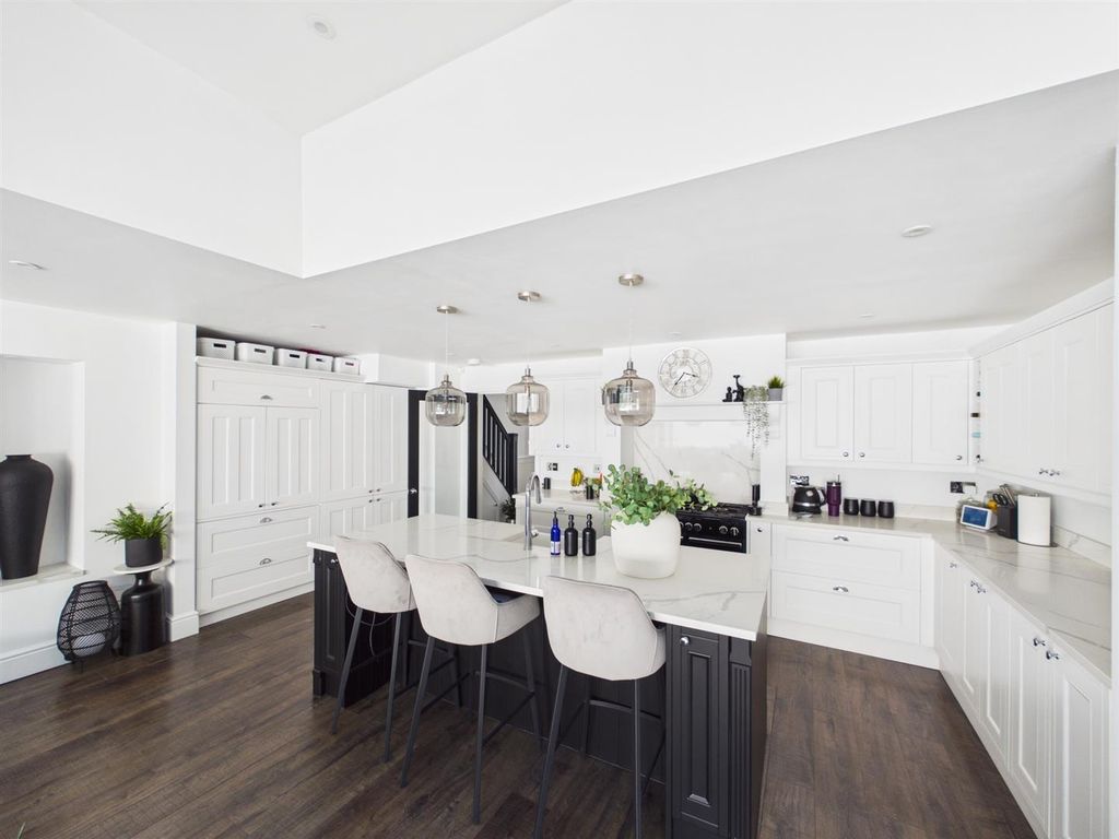 Additional image 22 of 5 bed detached house for saleMead Way, Coulsdon CR5