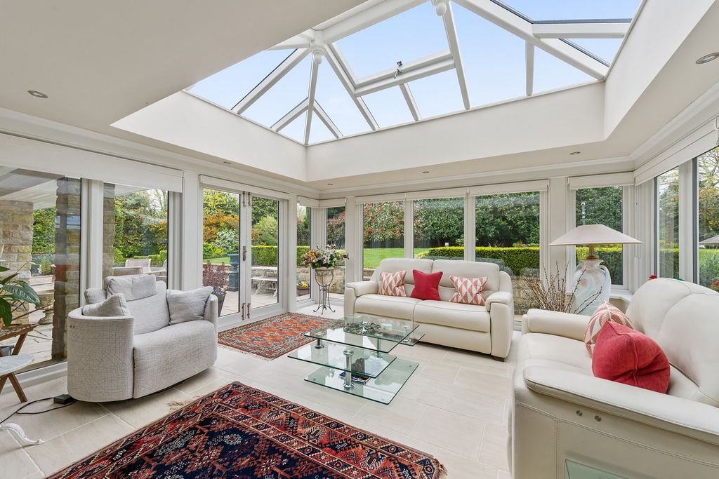 Property photo 2 of 31