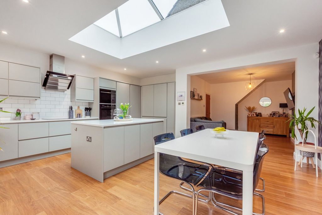 Property photo 3 of 19