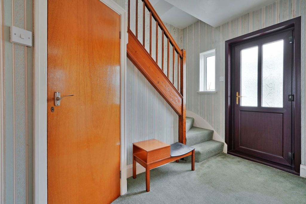 Property photo 2 of 39
