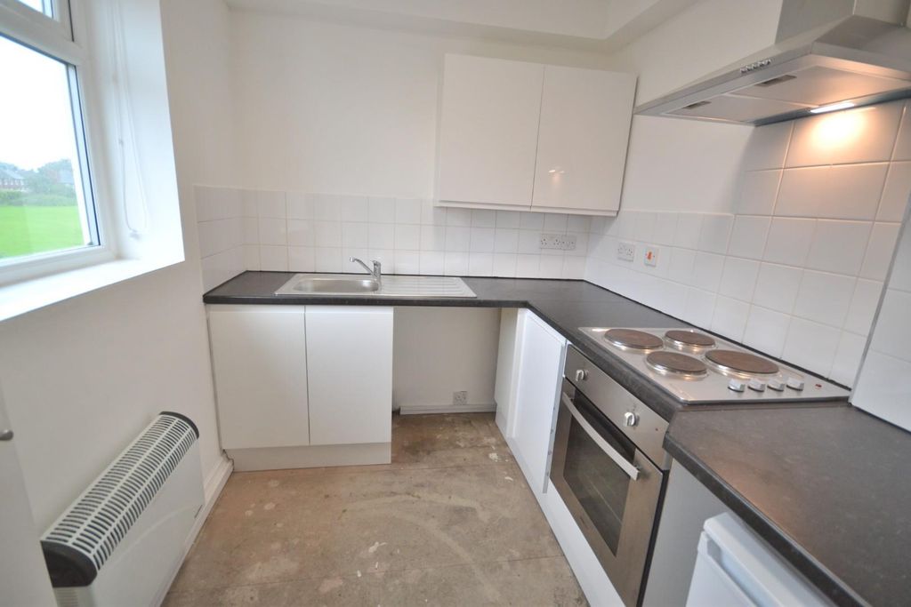 Property photo 3 of 6 Kitchen