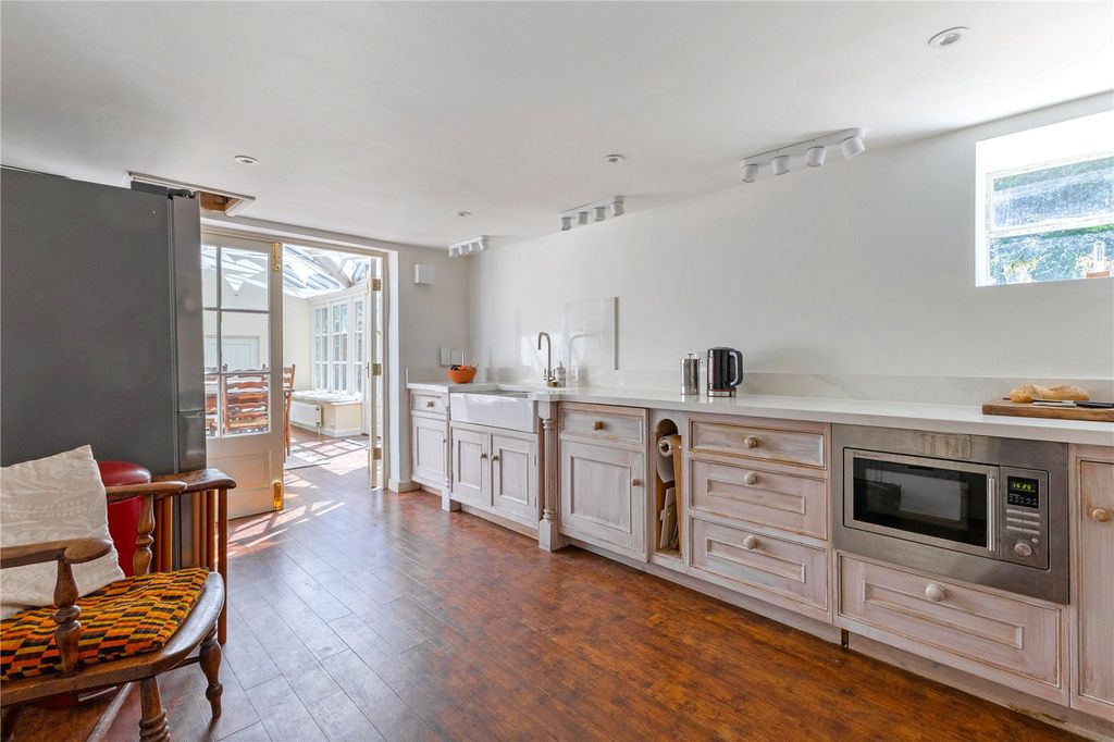 Property photo 3 of 14 Kitchen