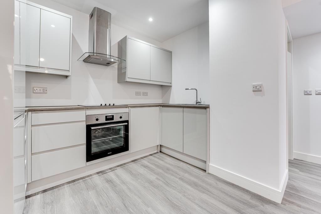 Property photo 3 of 12 Flat 2, 1 High Street, Cottingham-6.Jpg