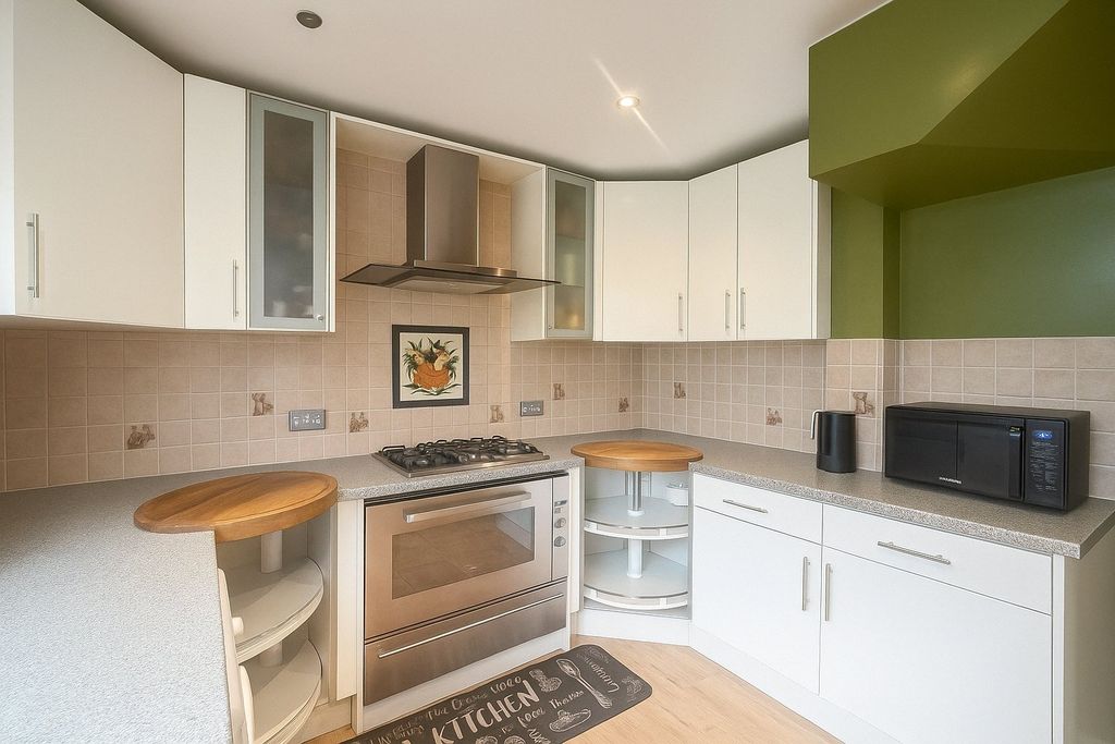 Property photo 3 of 9 Kitchen