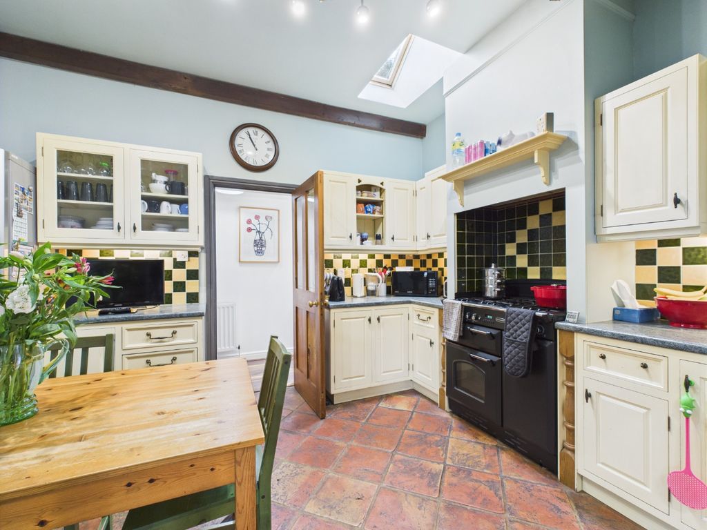 Property photo 3 of 54 4049815
