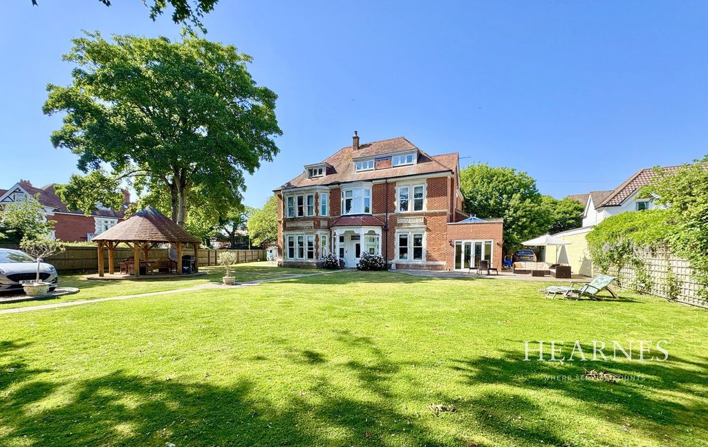 Property photo 1 of 41