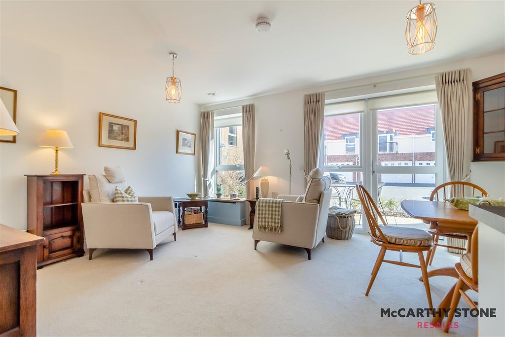 Property photo 3 of 16 8621990-Interior02.Jpg