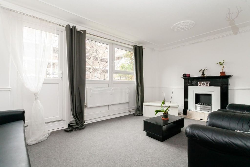 Property photo 2 of 14 Lipton Road (2).Jpg