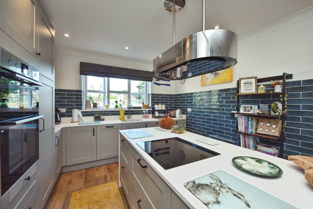 Property photo 2 of 22 Pbox-Img.Jpg