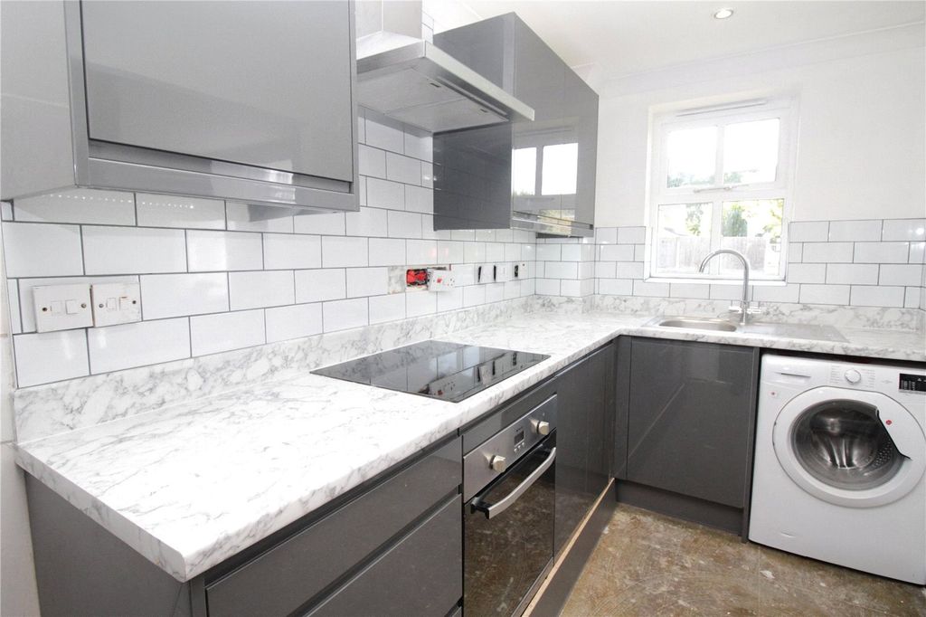 Property photo 2 of 6 Kitchen