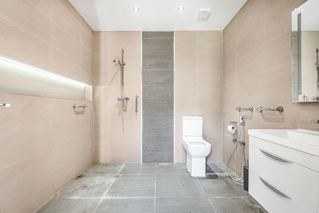 Additional image 31 of 5 bed detached house for saleMymms Drive, Brookmans Park AL9