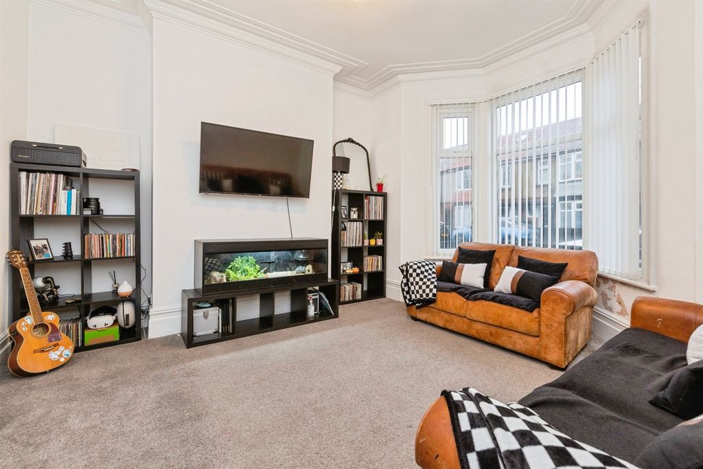 Property photo 2 of 17