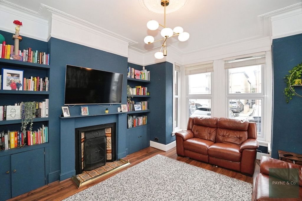 Property photo 2 of 31