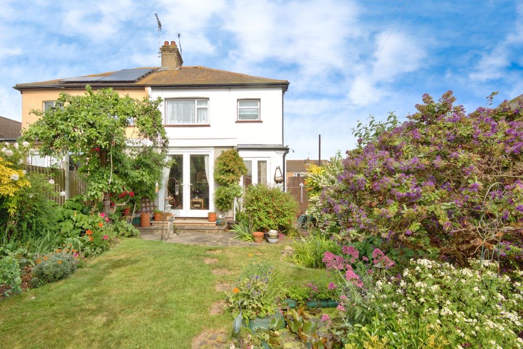 Property photo 2 of 17 Photo