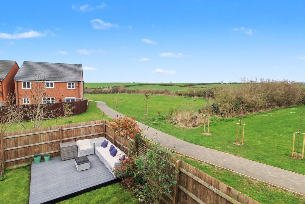 Property photo 2 of 24