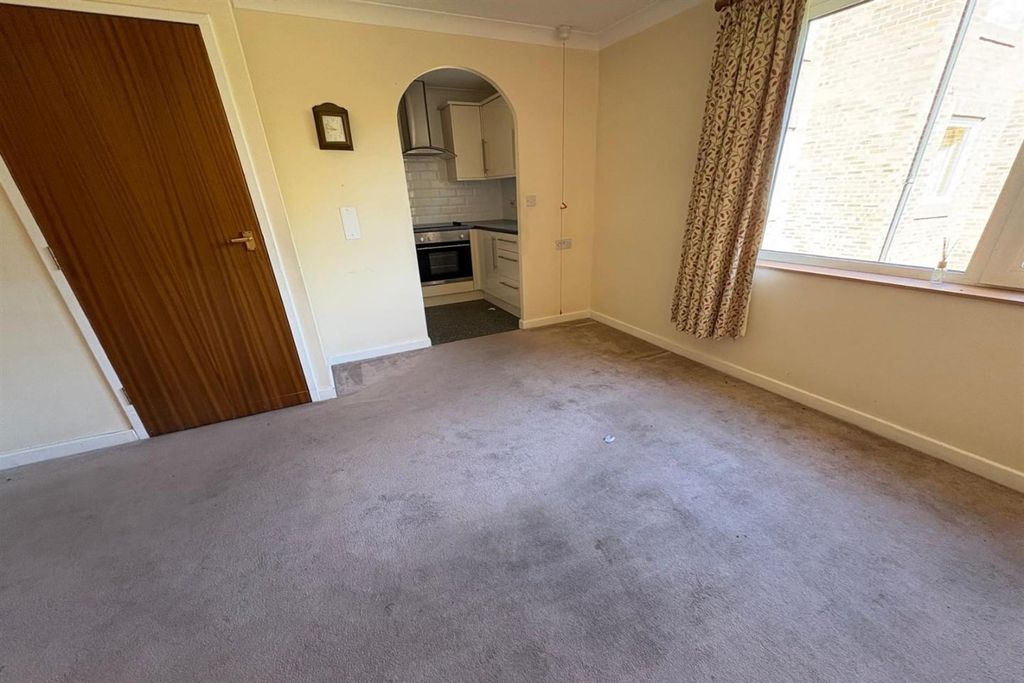 Property photo 1 of 9 (Main)