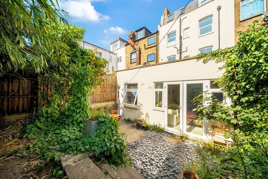 Property photo 2 of 14 1334229-7-689B5c8...