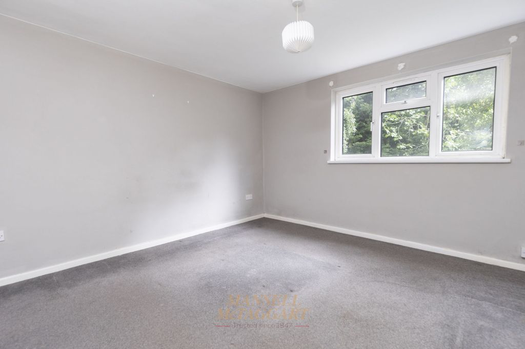 Additional image 4 of 2 bed flat for saleNewlands Crescent, Birch House Newlands Crescent RH19