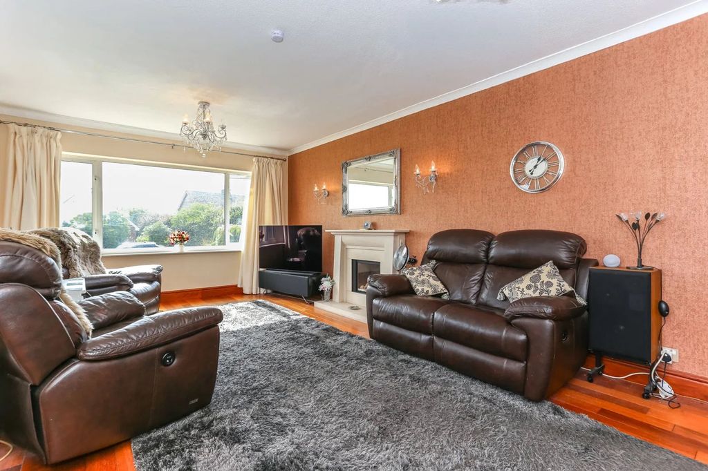 Property photo 2 of 39