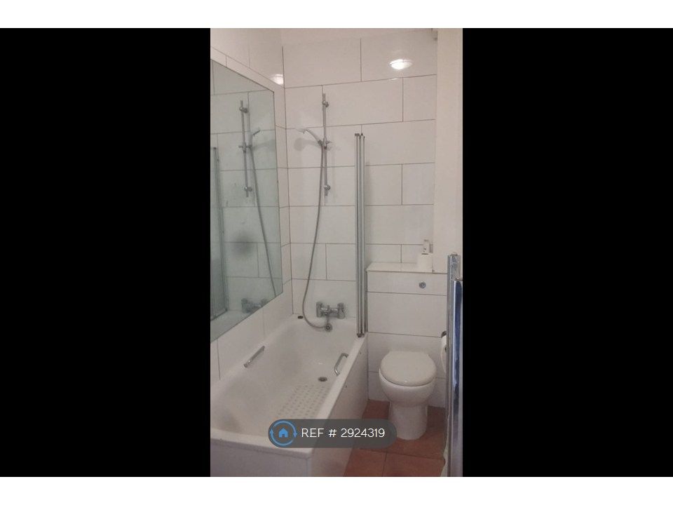 Property photo 2 of 7 Bathroom