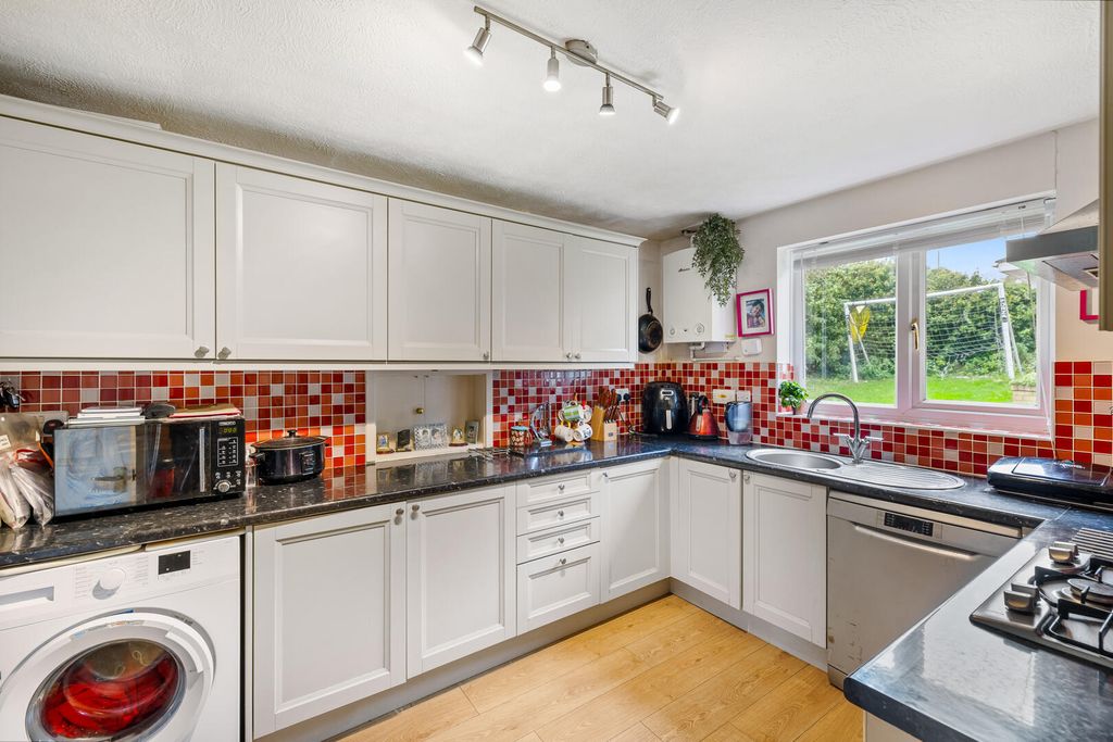 Property photo 2 of 18 Kitchen