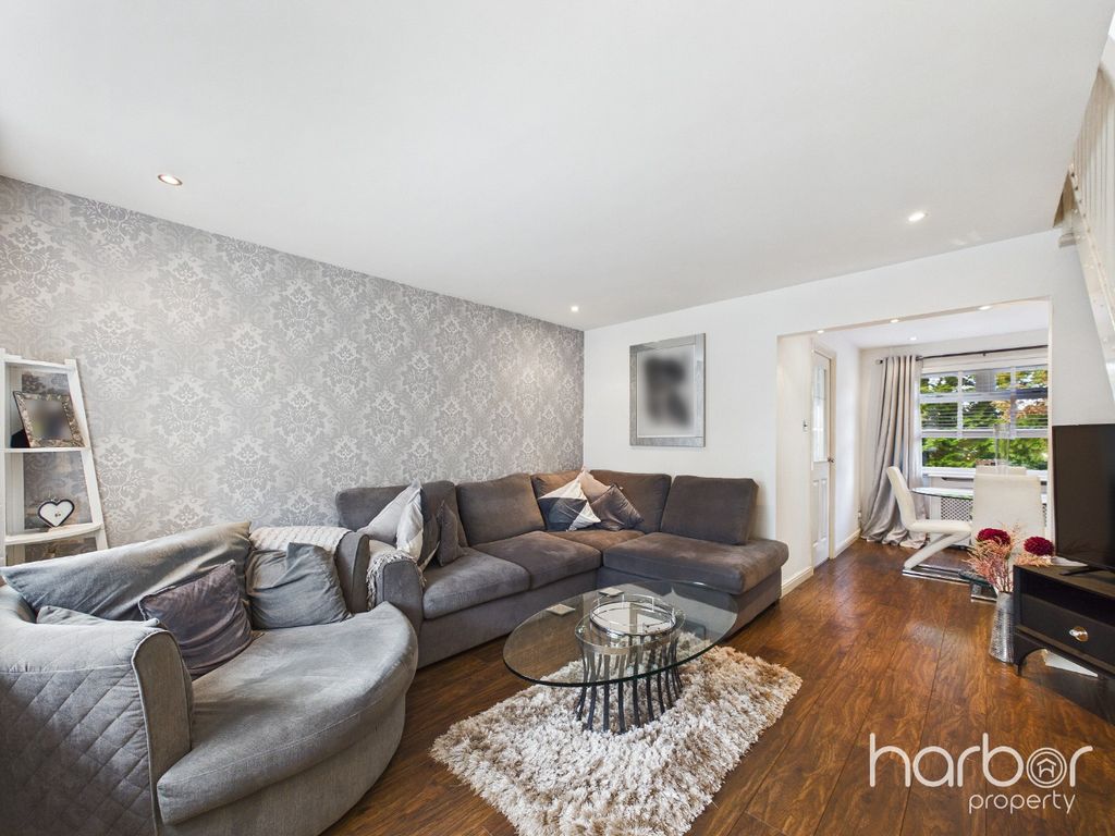 Property photo 2 of 18 5589424