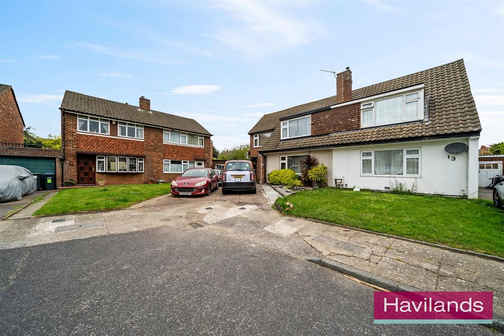 Property photo 1 of 22 Woodpecker Close-1.Jpg