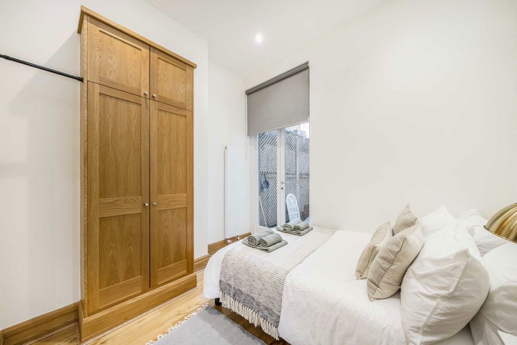 Property photo 3 of 5