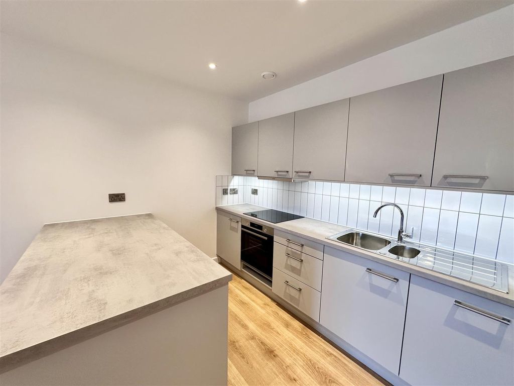 Property photo 3 of 9 Kitchen
