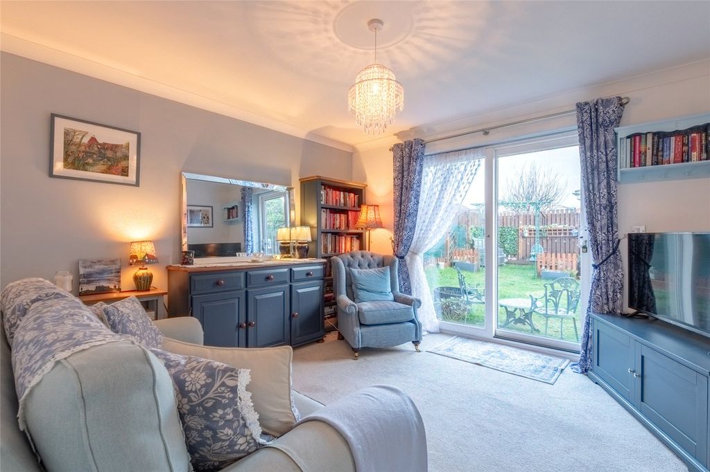 Property photo 2 of 30 Wilson Place 50